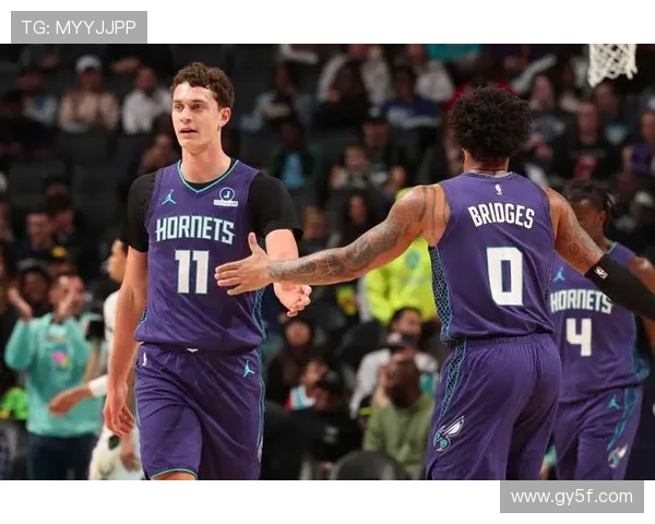 34号秀卡尔克布伦纳表现出色7投5中贡献10分5篮板4盖帽展现即战力